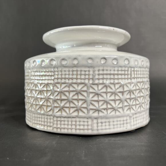 Vintage White Textured Ceramic Pot Short MCM Italian Style Unmarked Planter - Picture 3 of 5